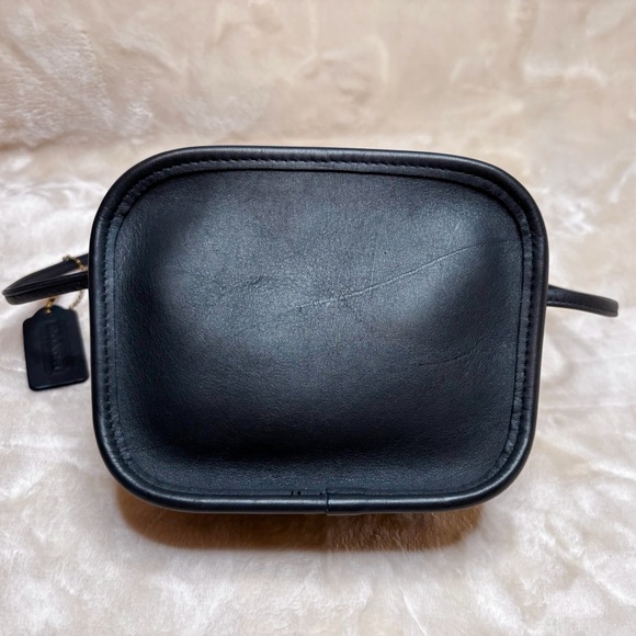 Coach Handbags - 💙100% Authentic VINTAGE Coach Hadley Zip #9935 in dark navy blue colour, yr 1995